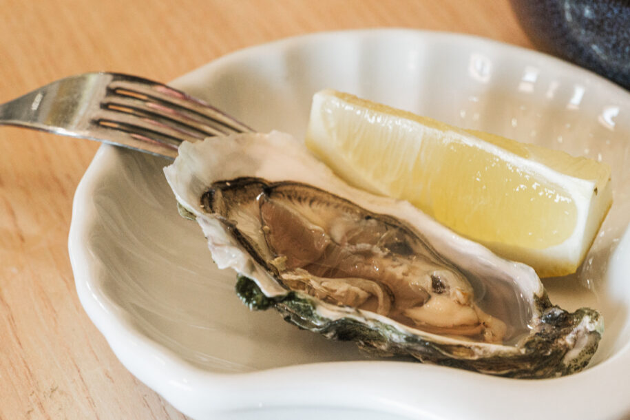 Oyster from Viana do Castelo opened with lemon.
